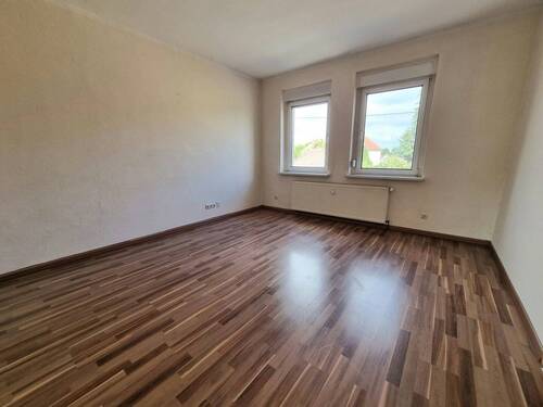 Zimmer - 1 Zimmer Mehrfamilienhaus, Wohnhaus zum Kaufen in Neukieritzsch