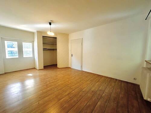 Großes Schlafzimmer mit Einbauschrank - 