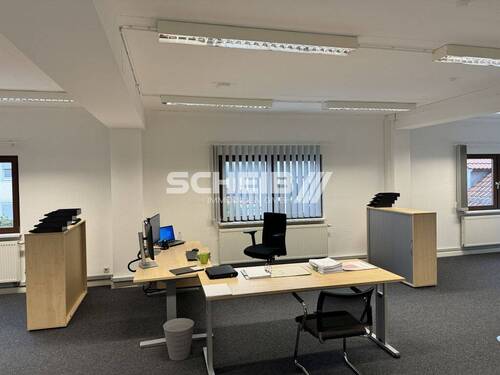 mit Beleuchtungskörpern - Büro zur Miete in Crailsheim