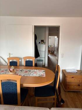 Wohnzimmer m. Blick i.d. Flur.JPG - 