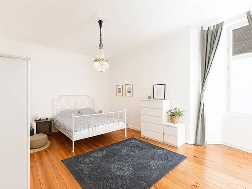 Bedroom 1 - 
