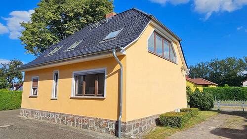 Hofseite, Südgiebel.jpg - 5 Zimmer Einfamilienhaus zum Kaufen in Boldekow