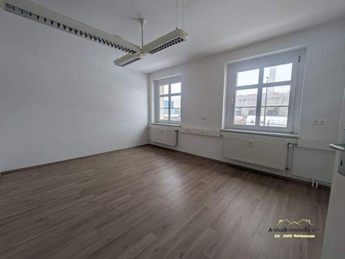 Raum-1 - 4 Zimmer Büro in Bitterfeld-Wolfen