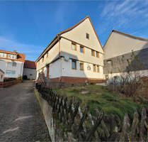 Großes Zweifamilienhaus mit Anbau, Garagen und Renovierungsbedarf - Krebeck