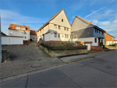 Außenansicht - 6 Zimmer Mehrfamilienhaus, Wohnhaus zum Kaufen in Krebeck