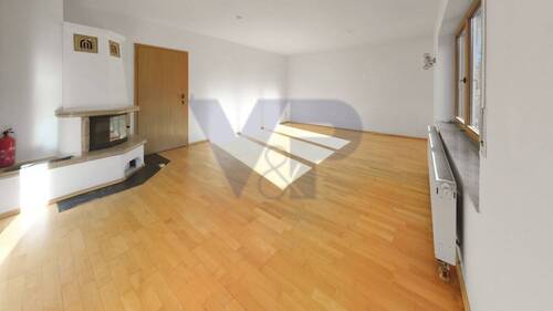 Wohnzimmer - 5 Zimmer Einfamilienhaus zum Kaufen in Gera