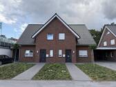 Ansicht - IMMOBILIEN GUMNIOR präsentiert: neuwertige Doppelhaushälfte in Emsbüren mit Garten und Carport
