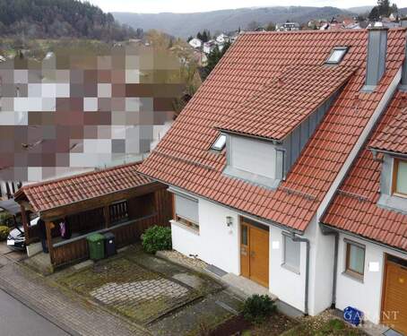 seitliche Ansicht Straße - 5 Zimmer Doppelhaushälfte in Neckargemünd