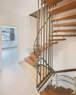 Treppe zum Dachgeschoss - 