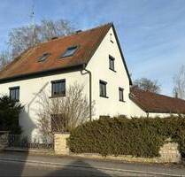 Modernes Ein- bis Zweifamilienhaus mit Anbau und großem Grundstück - Dürrwangen