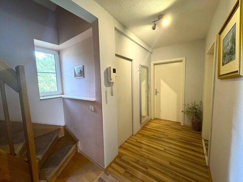 Flur 1.OG - 7 Zimmer Einfamilienhaus in Leipzig