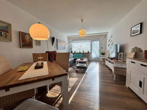 Wohnen mit Südbalkon - 2 Zimmer Etagenwohnung zur Miete in Pinneberg