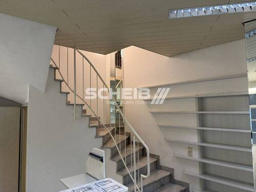 Treppenhaus - Büro mit 120,90 m&sup2; in Niedernhall zum Kaufen