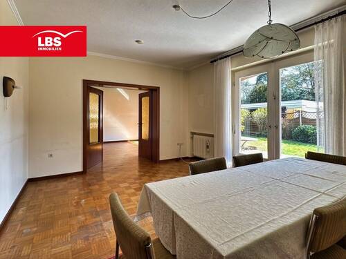 Esszimmer mit Blick ins Wohnzimmer - 