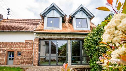 Blick auf die Garage/Werkstatt und Gauben - 