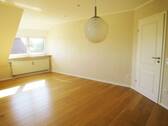 Wohnzimmer 2-1.jpg - 2 Zimmer Etagenwohnung zur Miete in Petersaurach