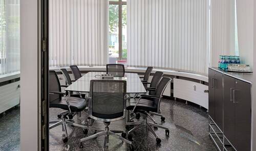 HQ_Frankfurt Alte Ope_Germany_Centre 2757_Meeting - 