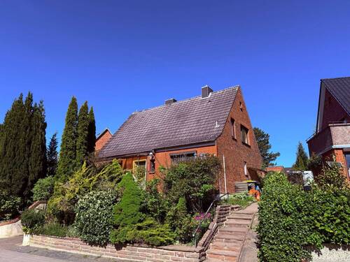 Ansicht.jpg - Sanierungsbedürftiges Einfamilienhaus in bevorzugter Wohnlage; verwirklichen Sie Ihre Vorstellungen!