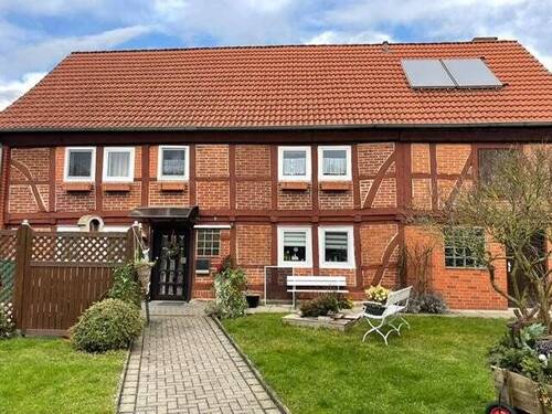 Vorderseite Hauseingang 1 - Hübsches Einfamilienhaus mit Garage und großem Garten