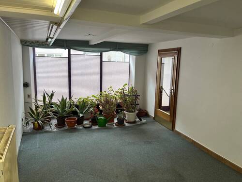 Schaufenster Laden - 6 Zimmer Einfamilienhaus in Nottertal-Heilinger Höhen