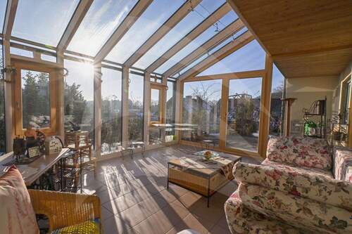 Wintergarten - Geräumiges Einfamilienhaus mit Weitblick ins Vilstal