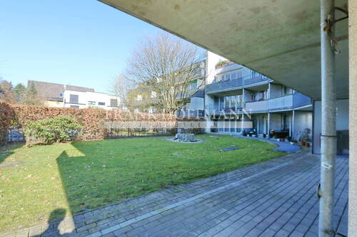 Terrasse und Gemeinschaftsgarten - 