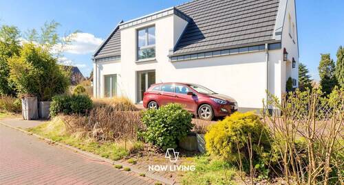 Hausansicht - Großzügiges Einfamilienhaus mit Garten und geplantem Anbau im hinteren Grundstücksteil