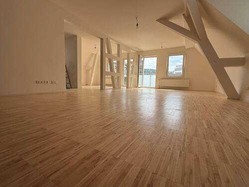 Wohn-Esszimmer Bild 1.jpg - Juwel - großzügige helle 6 Zimmerwohnung mit Balkon in Stuttgart Mitte