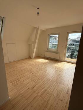 Wohn-Esszimmer Bild 2.jpg - 6 Zimmer Etagenwohnung zur Miete in Stuttgart