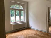 Lichtdurchflutetes Wohnzimmer - 