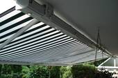 große Markise über Terrasse - 