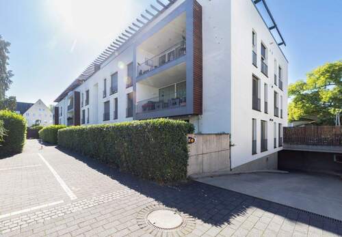 Frontansicht - Exklusives Wohnen auf einer Ebene - lichtdurchflutete Erdgeschosswohnung mit hochwertiger Ausstattung