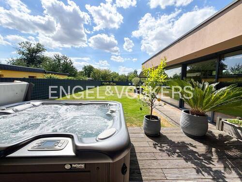 Bild 1 - Exklusives Architekten-Haus im Bungalowstil mit Whirlpool, Doppelgarage und Smart Home