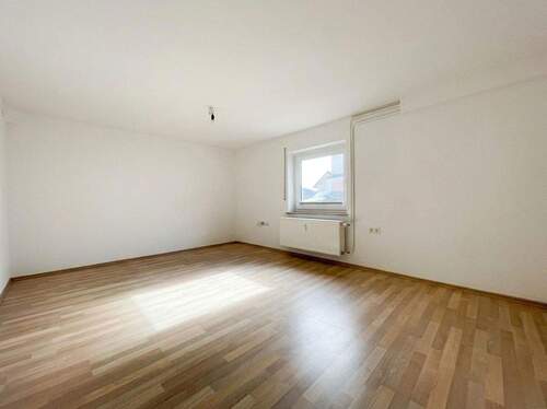 Wohn-/Schlafzimmer - 1 Zimmer Etagenwohnung zum Kaufen in Hilzingen