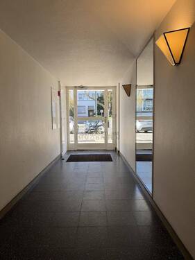 Treppenhaus - 2 Zimmer Etagenwohnung in Düsseldorf