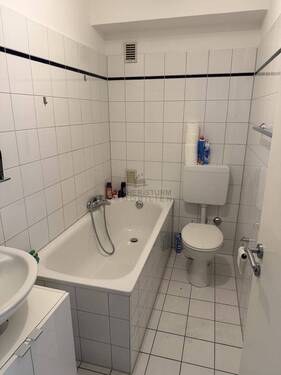 Bad mit Wanne - 