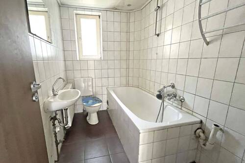 OG Badezimmer - Mehrfamilienhaus, Wohnhaus mit 170,00 m&sup2; in Wirsberg zum Kaufen