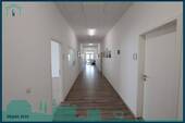 Flur mit Zugang zu den Büros.jpg - 1 Zimmer Büro zur Miete in Zossen