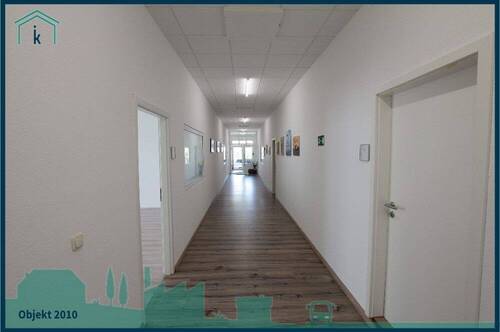 Flur mit Zugang zu den Büros.jpg - 1 Zimmer Büro zur Miete in Zossen
