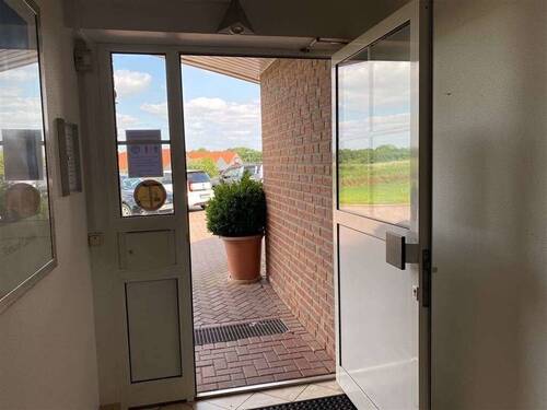 Zugang barrierefrei über die - ***TOLLE PRAXISFLÄCHE IN ZENTRALER LAGE VON ROSENGARTEN-KLECKEN ZU VERMIETEN***
