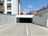 Tiefgaragen Ein- und Ausfahrt - 