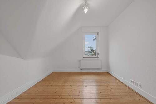 Schlafzimmer - 3 Zimmer Etagenwohnung zum Kaufen in Karlsruhe