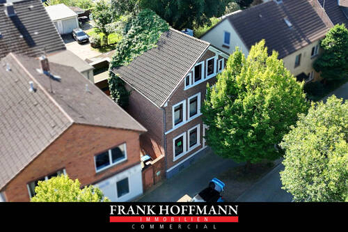 V10110 Titelbild - Entwicklungspotenzial! Kleines Wohn-Geschäftshaus mit 3 Einheiten in Itzehoe