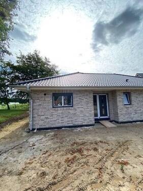 Ansicht vorne.jpg - 4 Zimmer Bungalow in Göhl