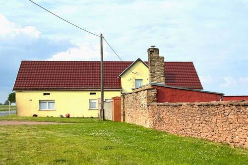 Straßenansicht - Privatsphäre & viele Möglichkeiten -Haus in Alleinlage mit großem Grundstück zw. Merbitz und Löbejün