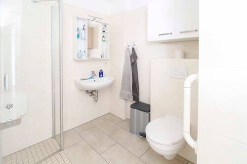 Badezimmer mit Dusche - 