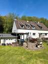 Hausrückseite mit Terrasse - 