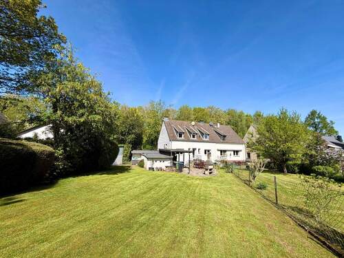 Hausrückseite vom Garten - Bezugsfreie (SommerHerbst 2026) Doppelhaushälfte - 657 m² Grundstück - Garten - Terrasse - Keller - Garage - in ruhiger Sackgassenlage von Eilendorf