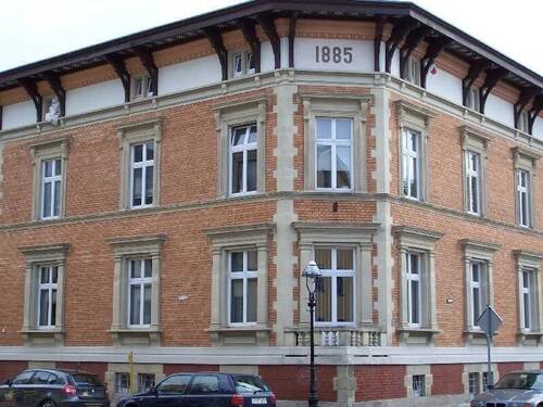 Hausansicht.jpg - Geräumige Altbauwohnung im gepflegten Mehrfamilienhaus