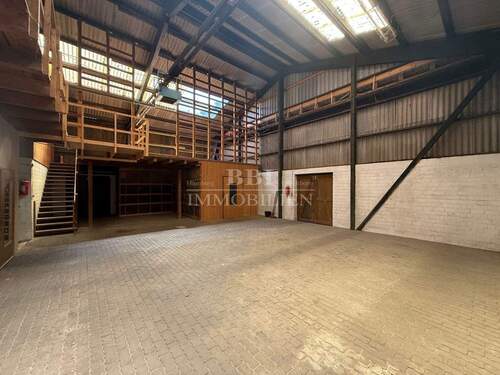 Lagerhalle mit zwei Ebenen - 